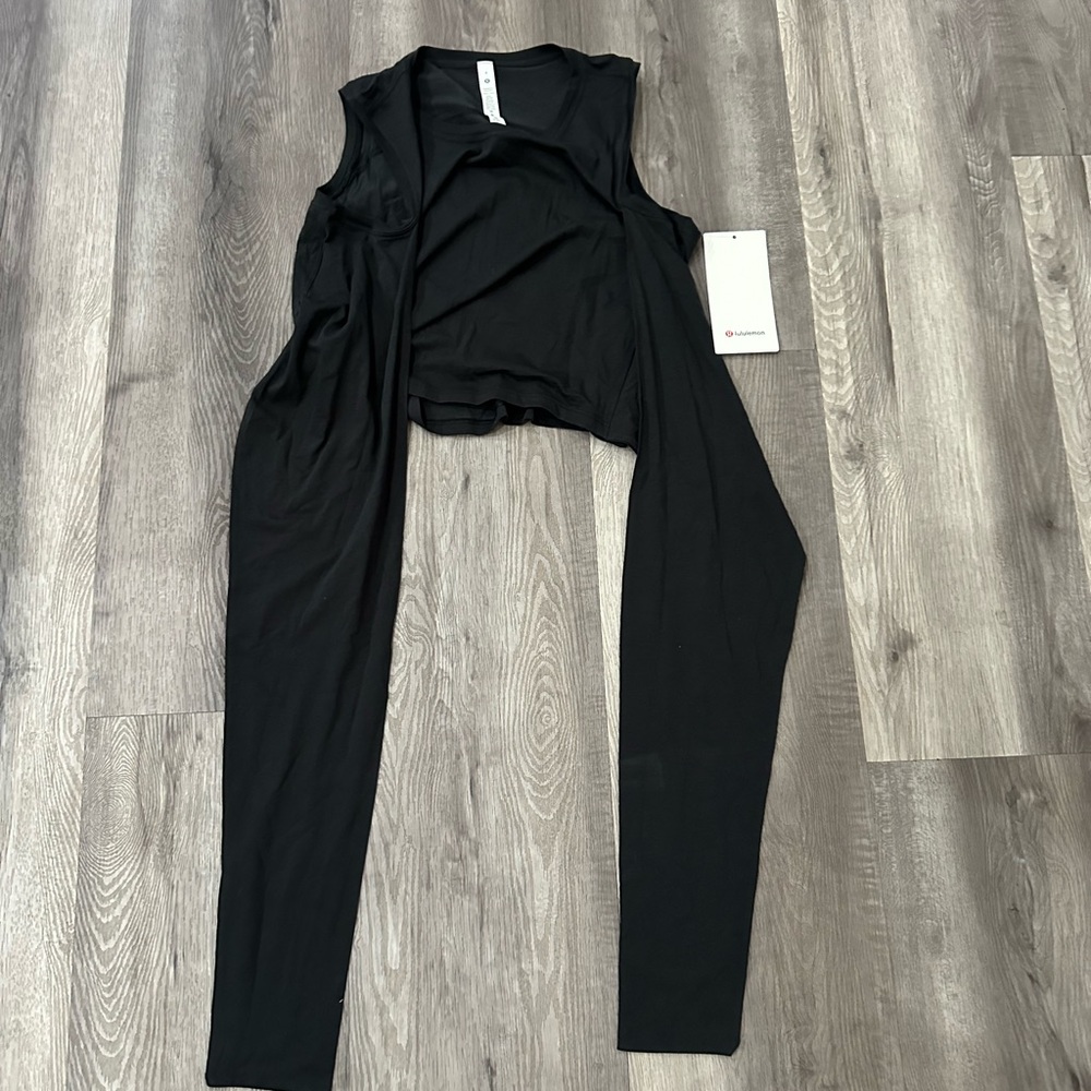 Lululemon Women’s black Gather and Grow Tank stretch wrap size 8 yoga NWT - Picture 2 of 5